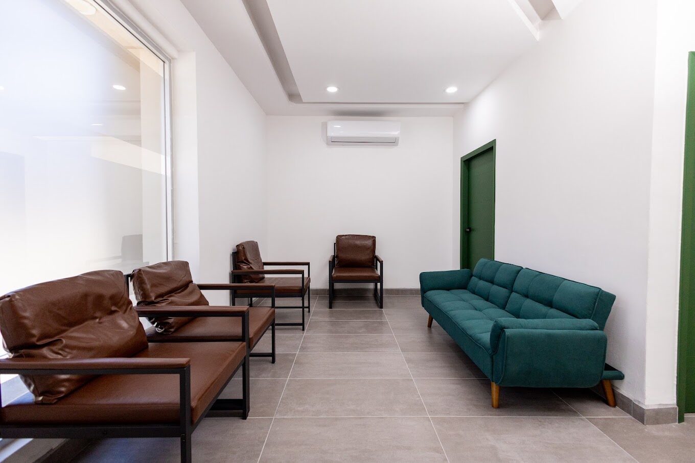 Patient waiting lounge at Tooth Implant Co. in Los Algodones