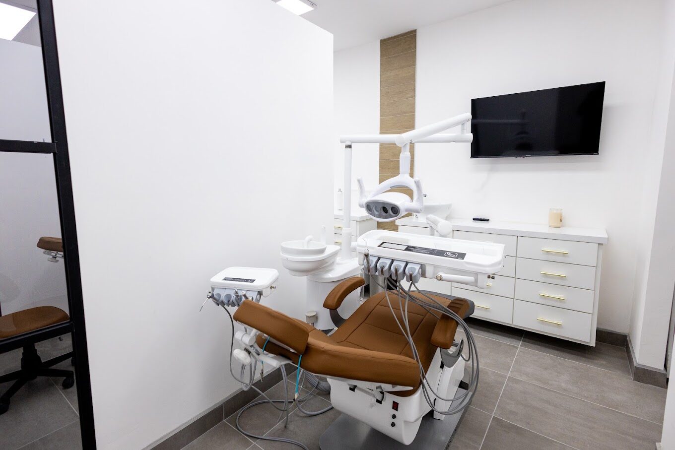 Private dental treatment room with TV at Tooth Implant Co. in Los Algodones