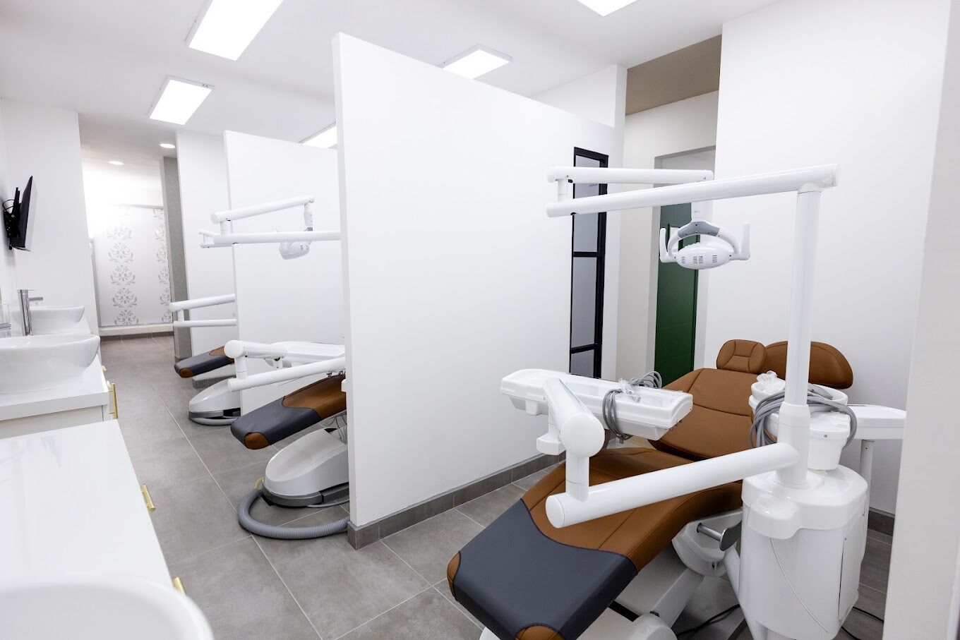 Modern dental treatment area with multiple dental chairs at Tooth Implant Co.